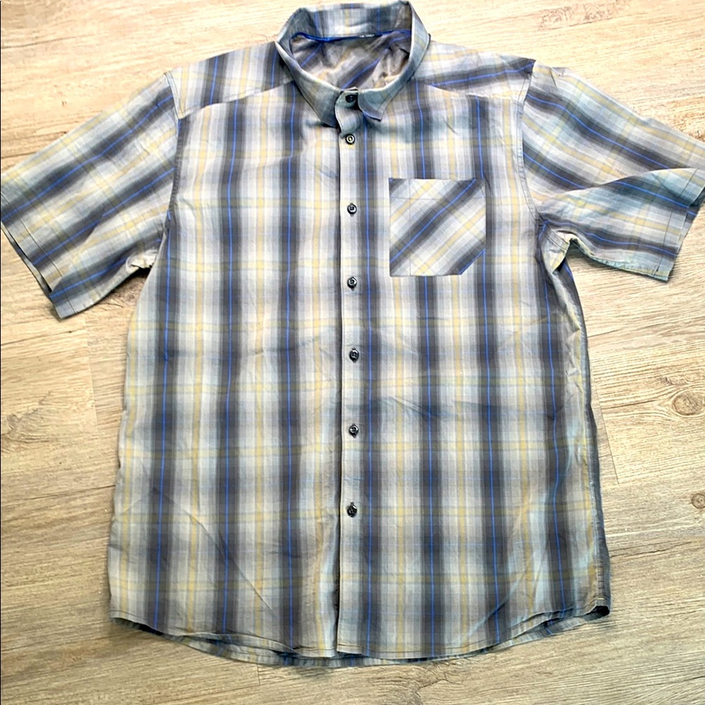 Ar’cteryx short Sleeve Button Down Shirt Men’s Size L
